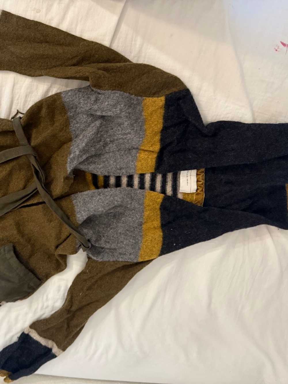 Cute cardigan with long neck and waist strings